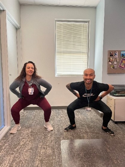 Squat Plus Knee Raise